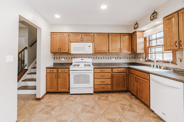 7N784 Sycamore Road St. Charles, IL 60175 - Photo 7 of 34 Gallery Image 7