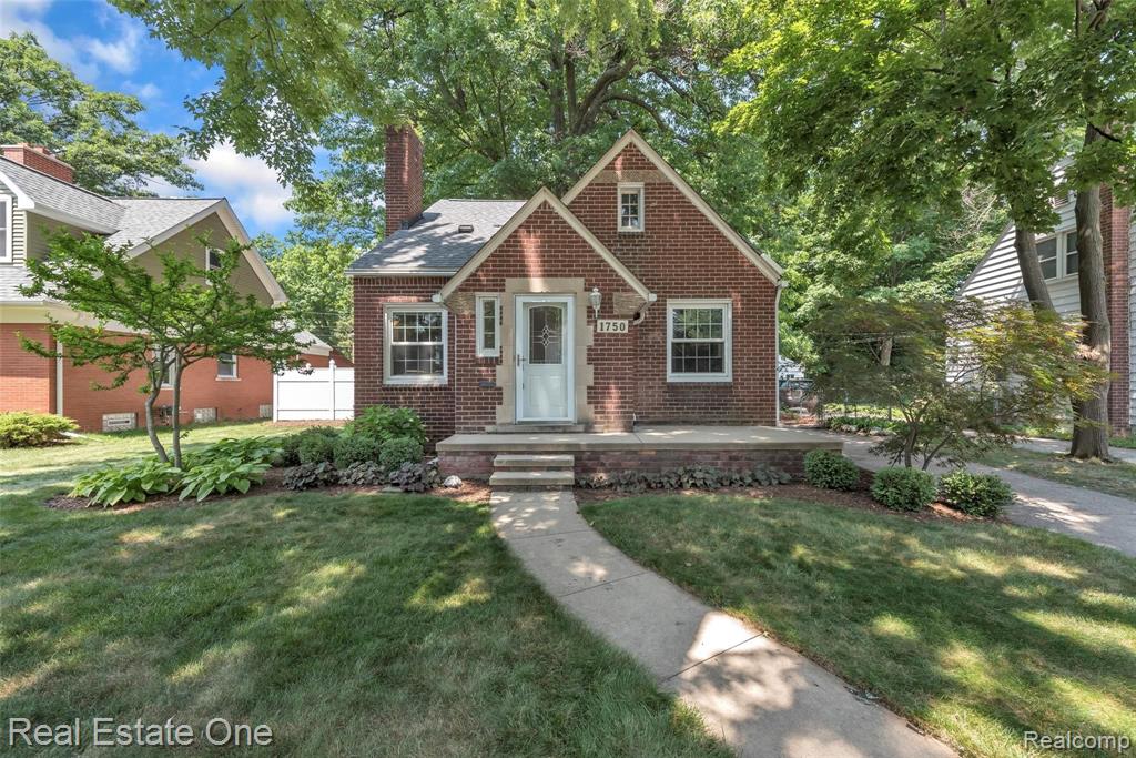1750 Dorothea Road Berkley, MI 48072 - Photo 3 of 33