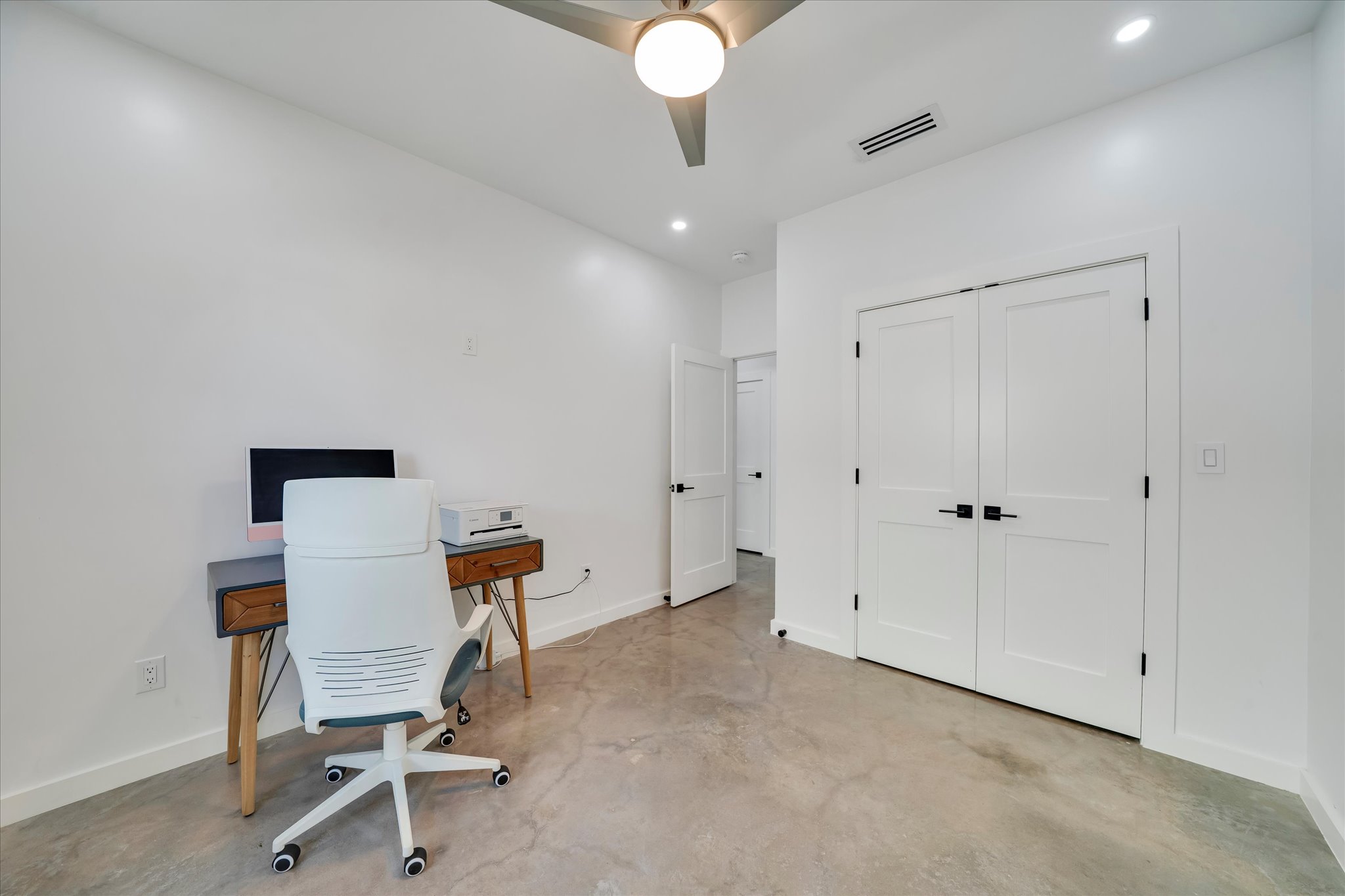 1611 Johnson Street Marble Falls, TX 78654 - Photo 16 of 40 a view of workspace with chair