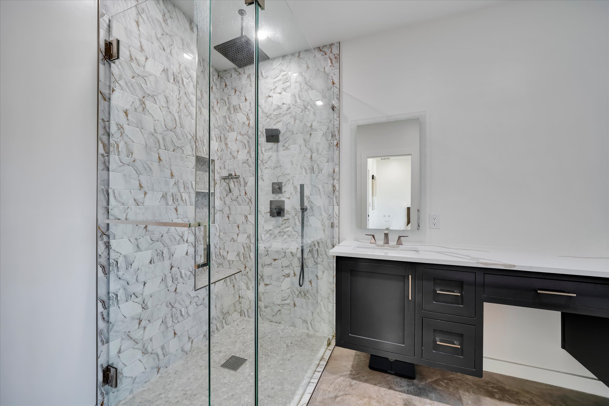 1611 Johnson Street Marble Falls, TX 78654 - Photo 23 of 40 a bathroom with a sink and mirror