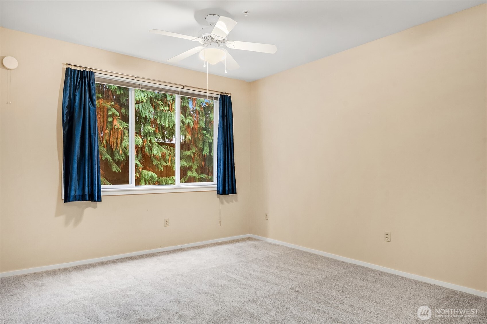 4325 Northeast 5th Court, Unit C101 Renton, WA 98059 - Photo 11 of 17 an empty room with a window