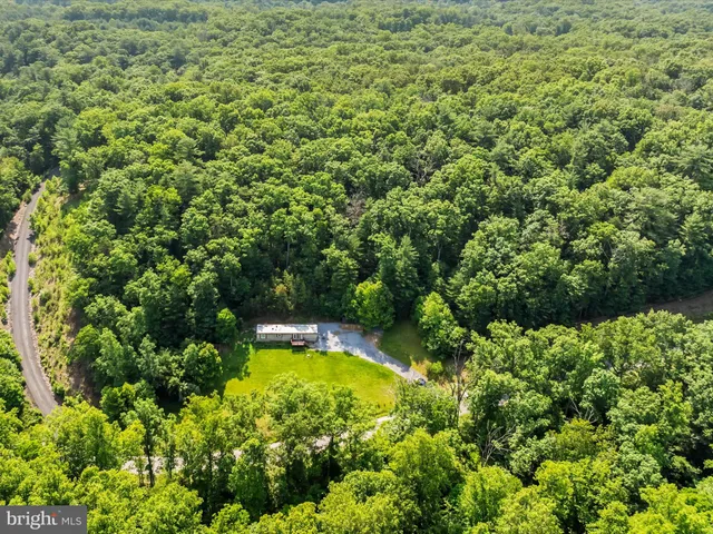 a view of yard with small space