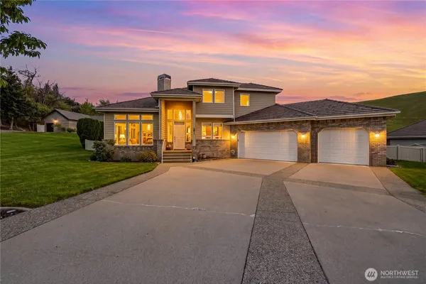 $840,000 | 2011 Maiden Lane, Wenatchee, WA 98801