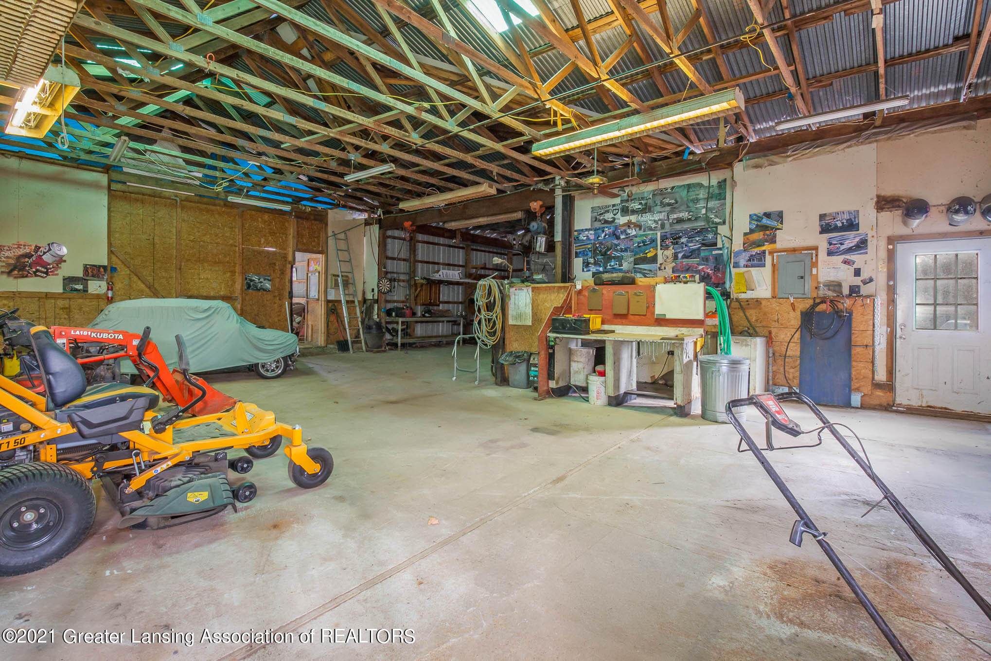 15645 South Lowell Road Lansing, MI 48906 - Photo 28 of 49 IMG_4848