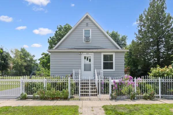 $264,900 | 814 Meeker Avenue, Joliet, IL 60432