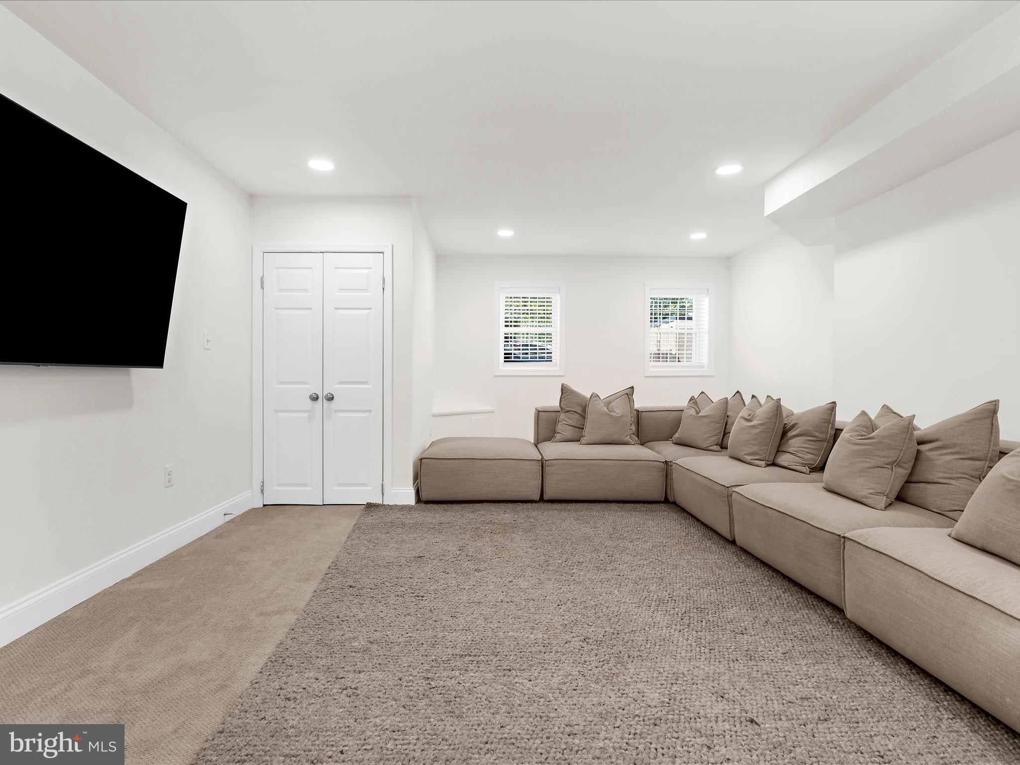 505 Mosher Street Baltimore, MD 21217 - Photo 36 of 46 a living room with furniture and a flat screen tv