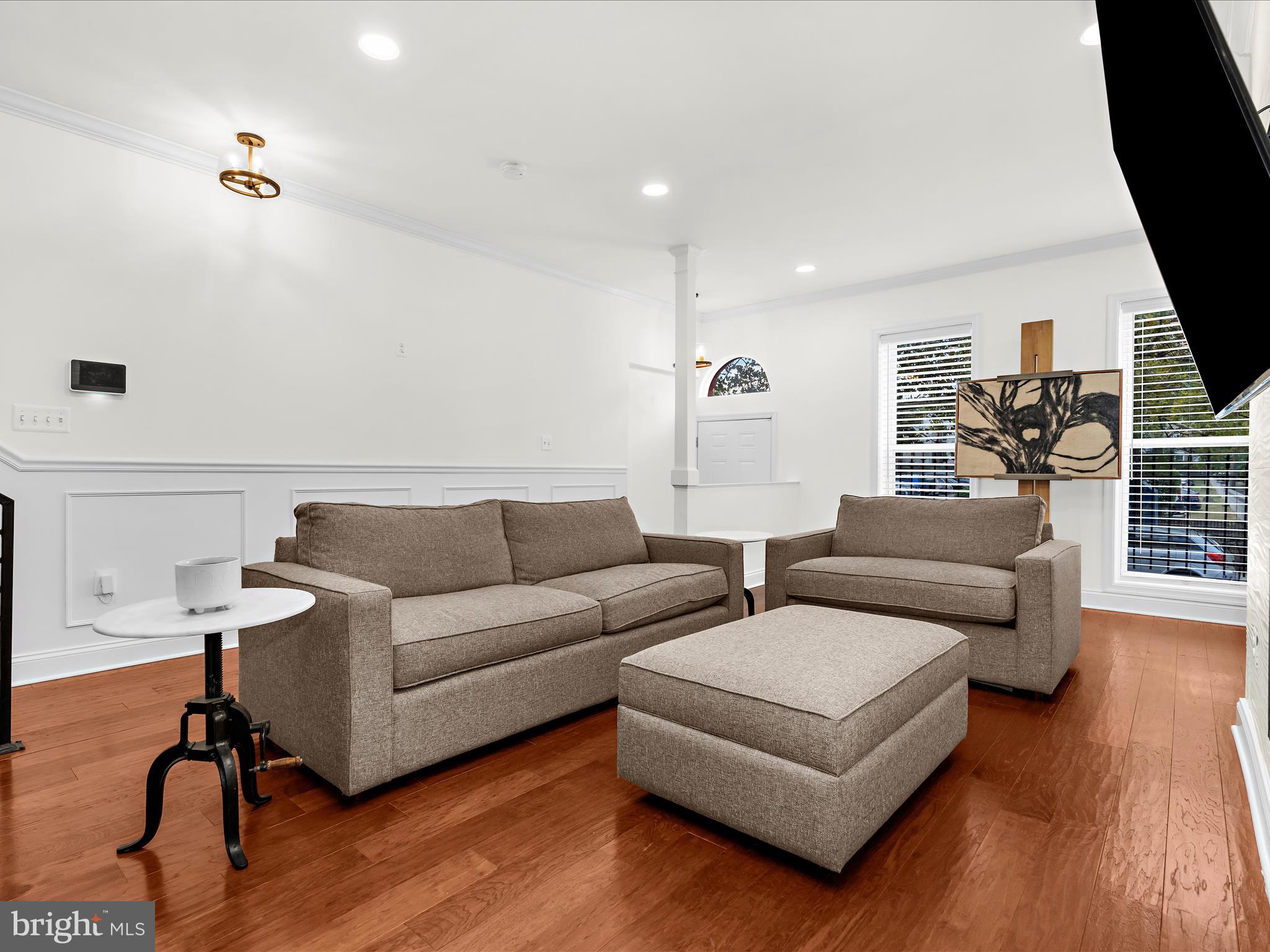 505 Mosher Street Baltimore, MD 21217 - Photo 5 of 46 a living room with furniture and a flat screen tv