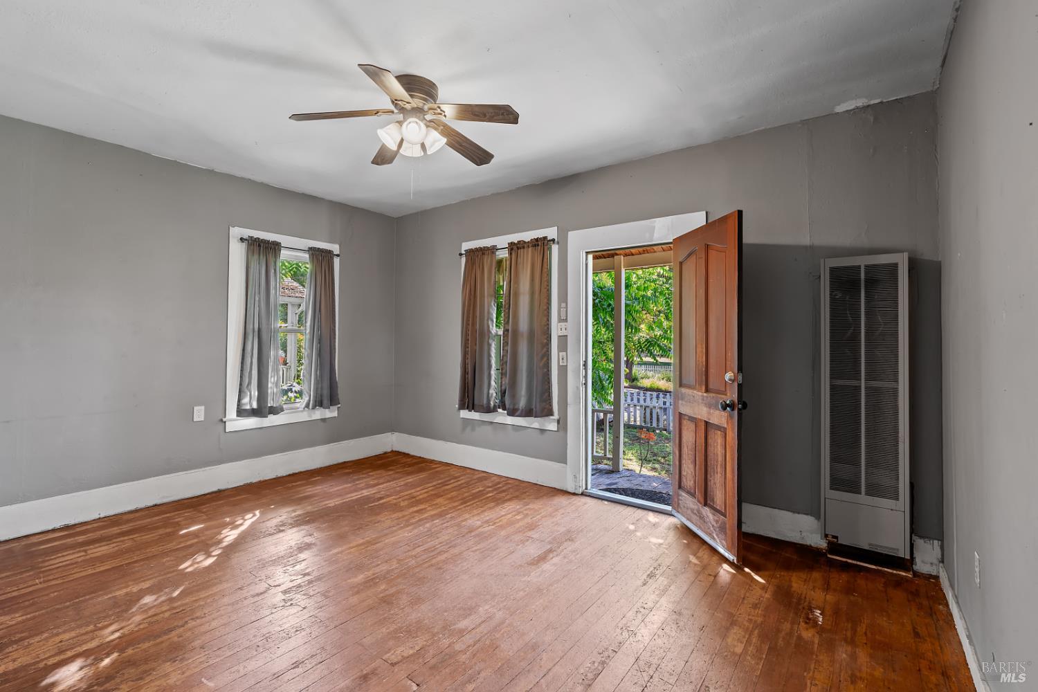 227 Hewett Street Santa Rosa, CA 95401 - Photo 18 of 73 Looking toward front door