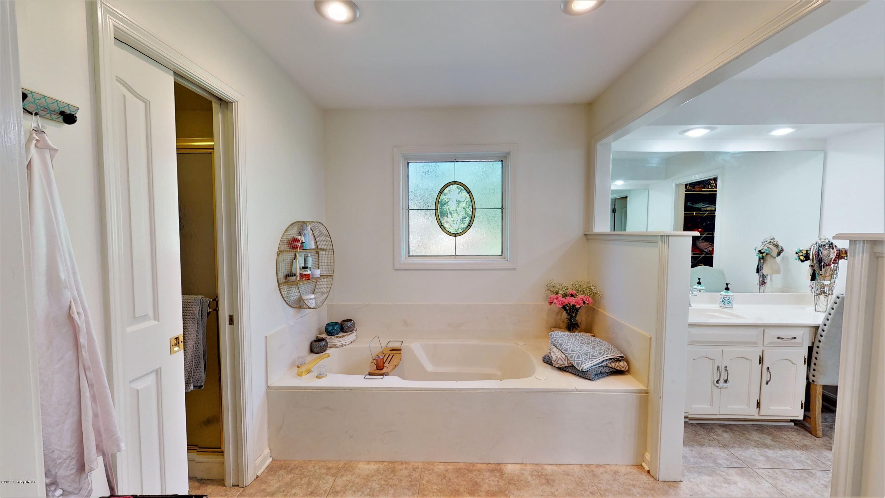 807 Foxgate Road Louisville, KY 40223 - Photo 20 of 34 807-Foxgate-06082020_092403