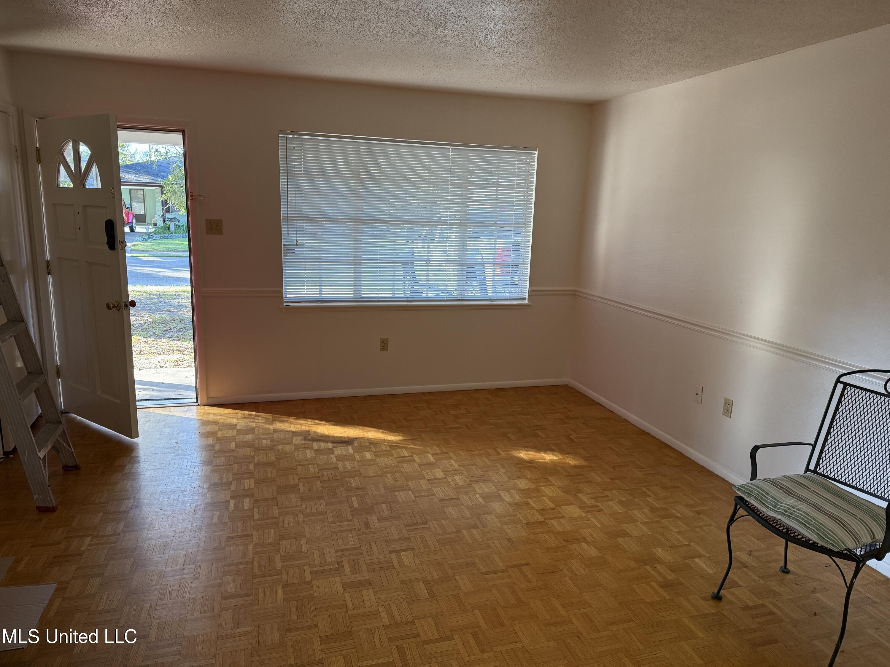 2507 Middlecoff Drive Gulfport, MS 39507 - Photo 3 of 19 IMG_2115