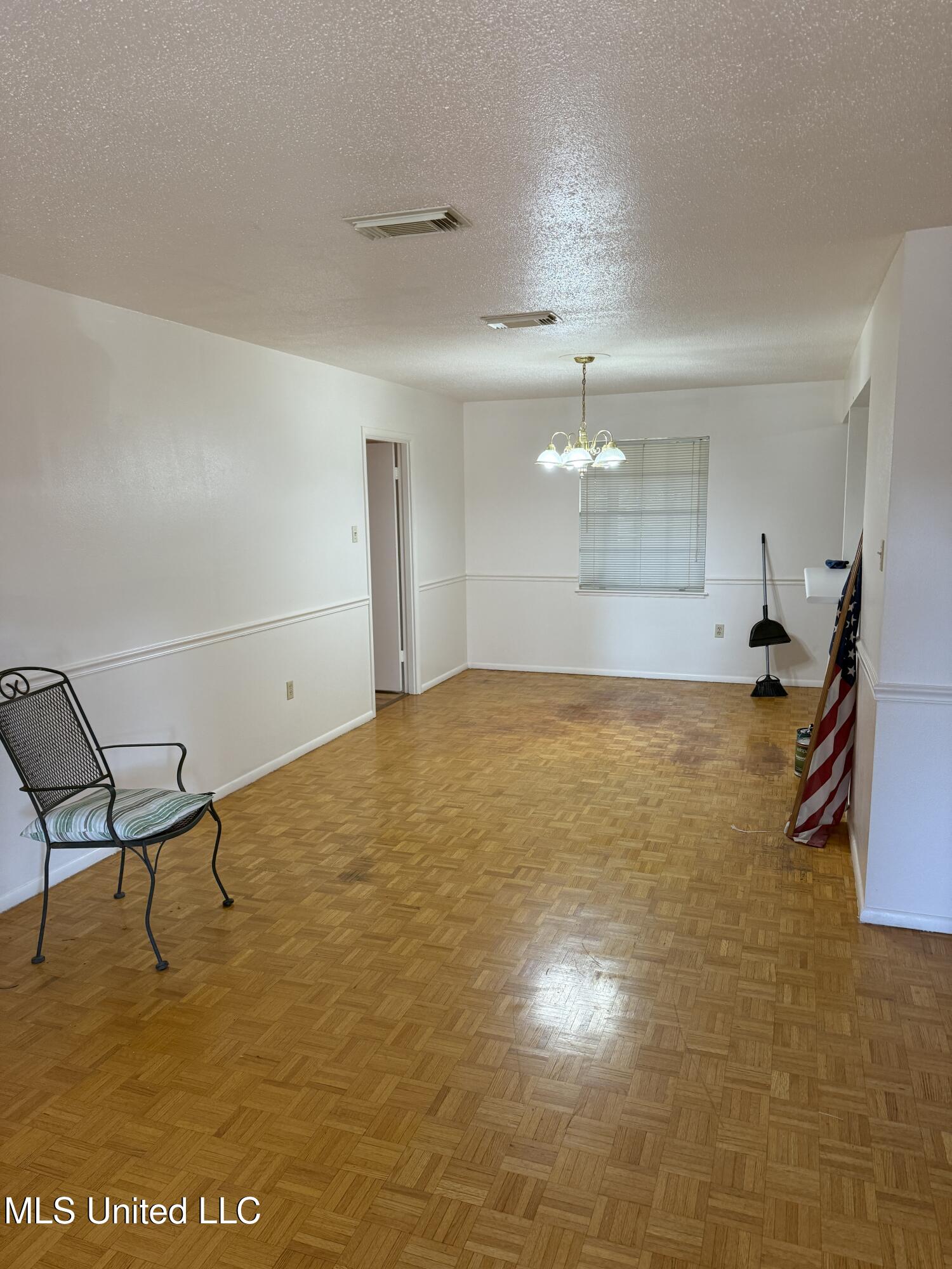 2507 Middlecoff Drive Gulfport, MS 39507 - Photo 4 of 19 IMG_2125