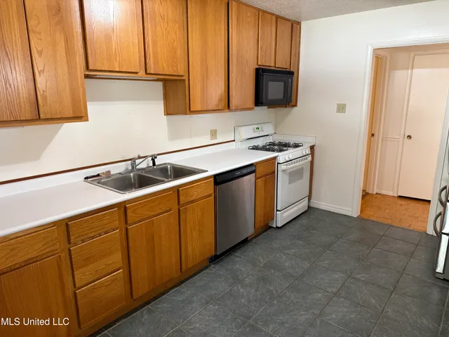 $1,800 | 2507 Middlecoff Drive, Gulfport, MS 39507