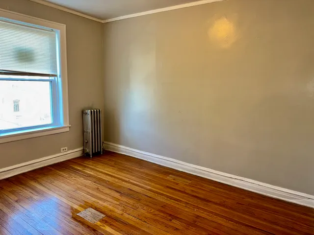 $1,000 | 1732 East 79th Street, Unit 3S, Chicago, IL 60649