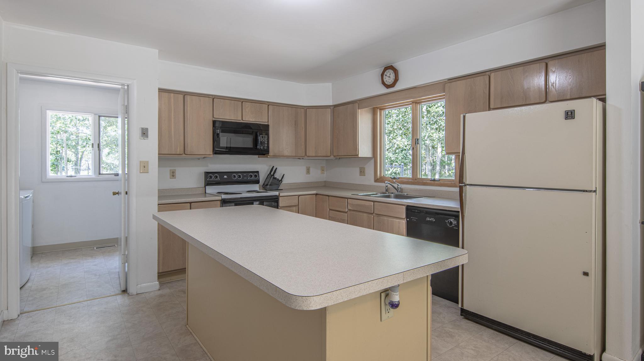 561 East Jimmie Leeds Road Absecon, NJ 08205 - Photo 4 of 20