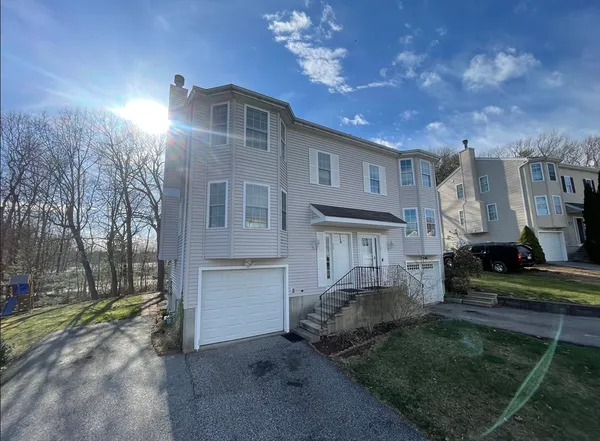 $2,800 | 55 Ledgecrest Drive, Unit 55, Worcester, MA 01603