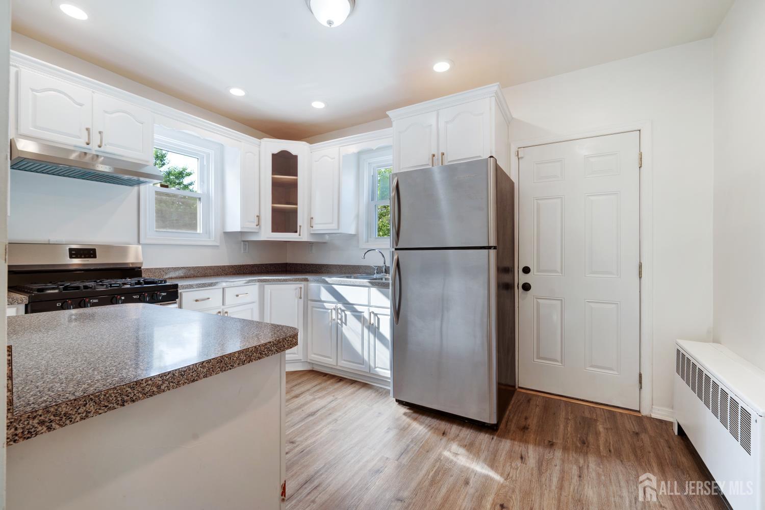 360 Alpine Street Perth Amboy, NJ 08861 - Photo 4 of 10