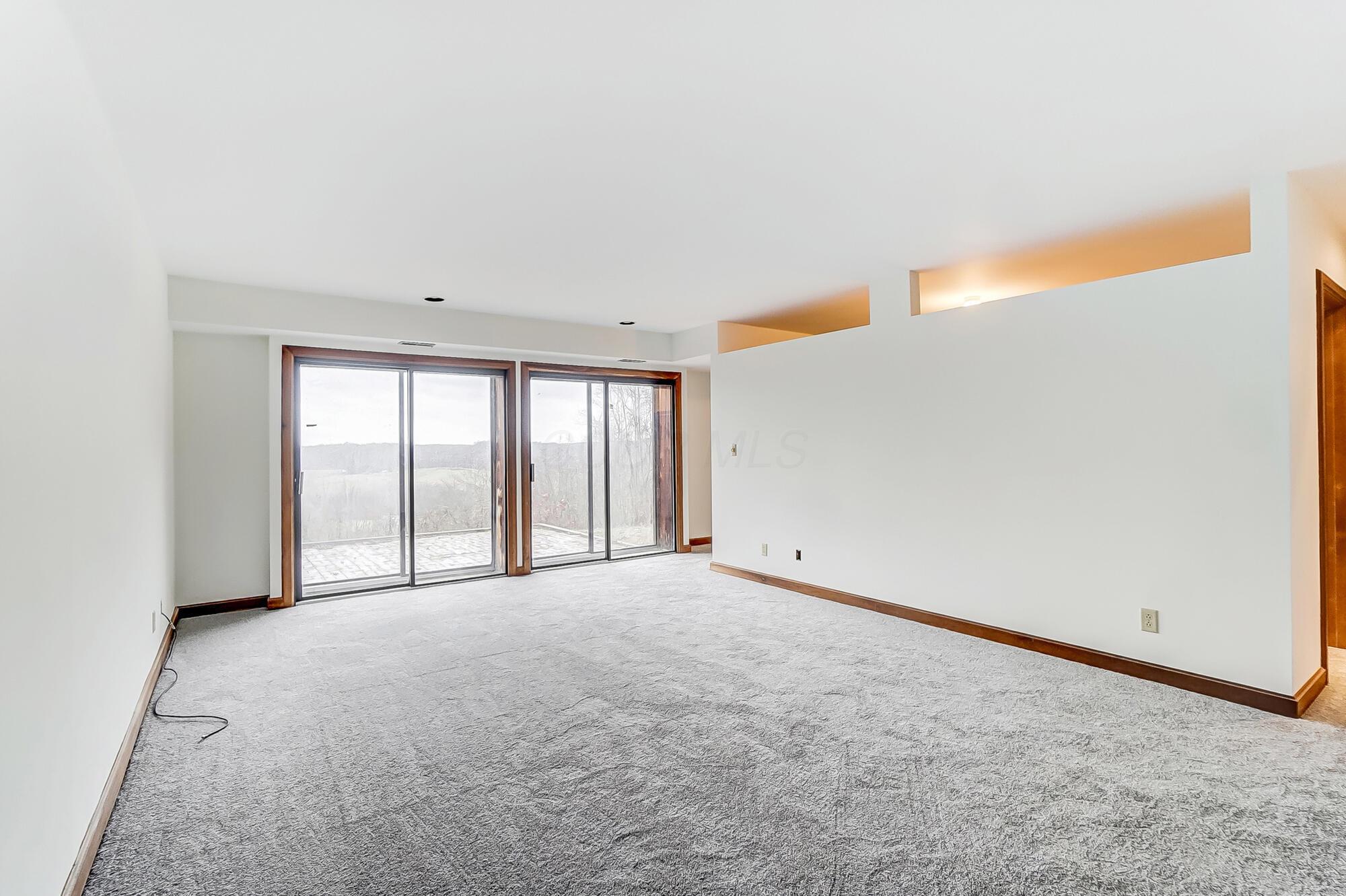 11055 Reynolds Road Utica, OH 43080 - Photo 32 of 62 043