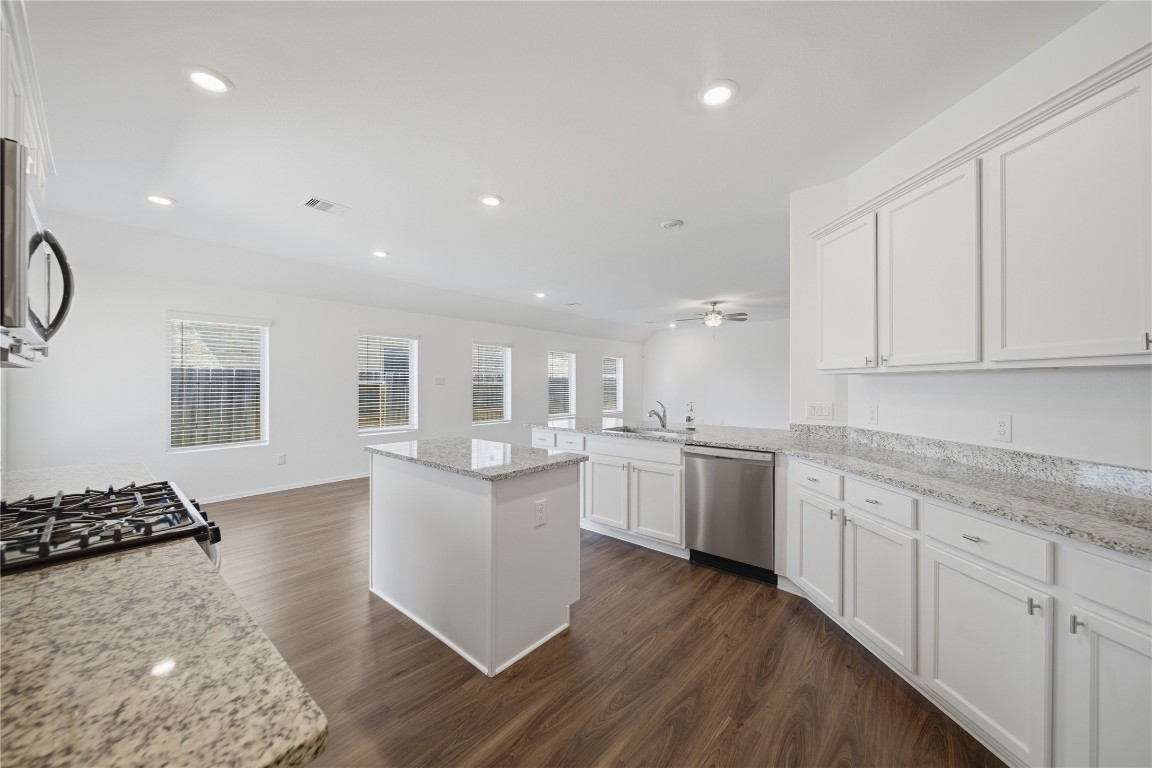 14226 Overbrook Willow Way Rosharon, TX 77583 - Photo 13 of 37