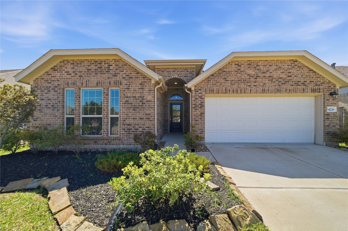 14226 Overbrook Willow Way Rosharon, TX 77583 - Photo 2 of 37