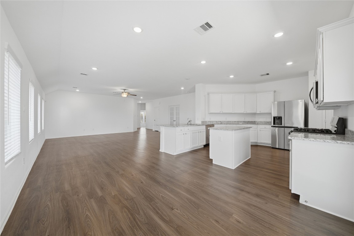 14226 Overbrook Willow Way Rosharon, TX 77583 - Photo 9 of 37