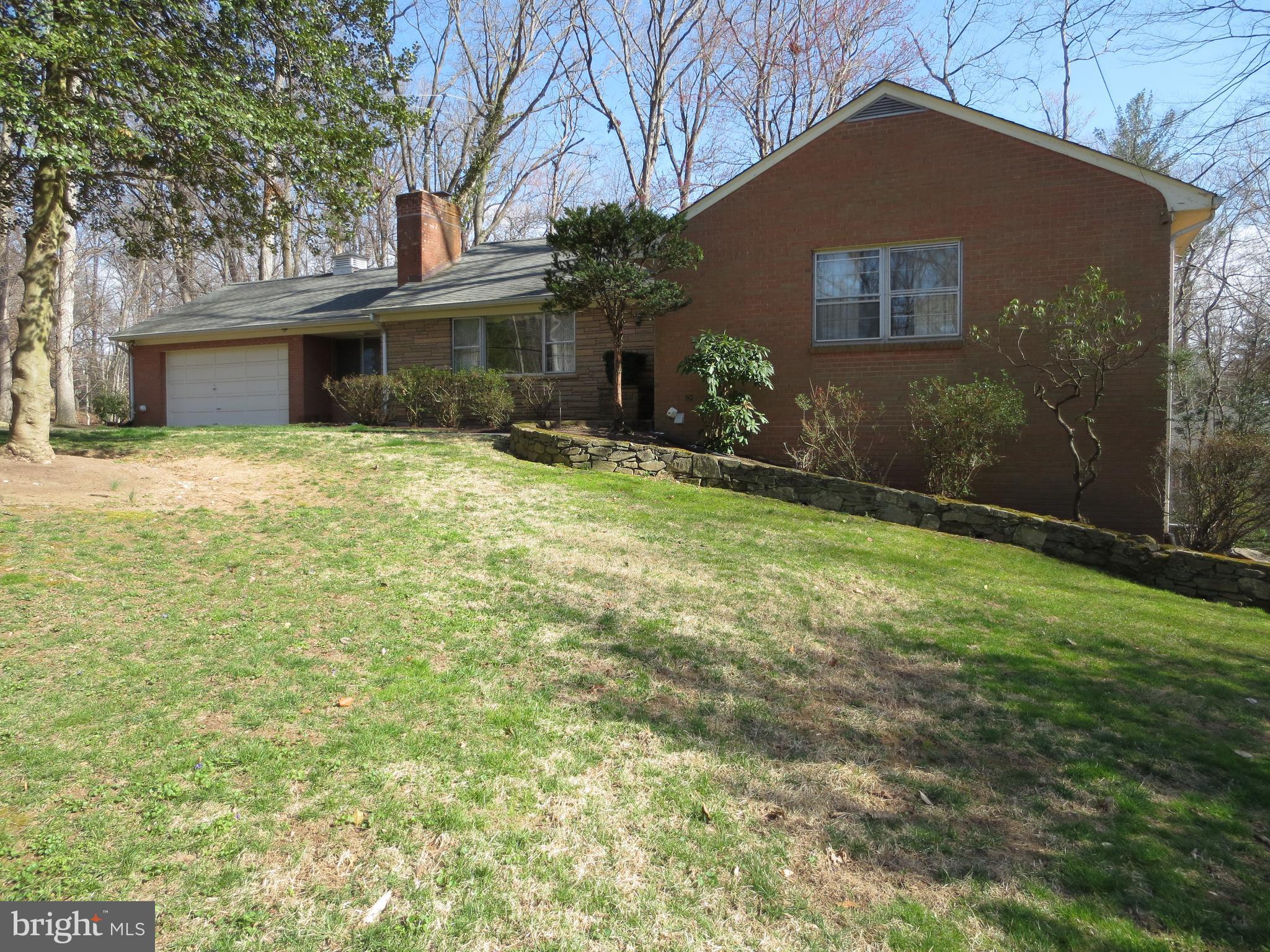 931 Saigon Road McLean, VA 22102 - Photo 5 of 9 Exterior (Front)