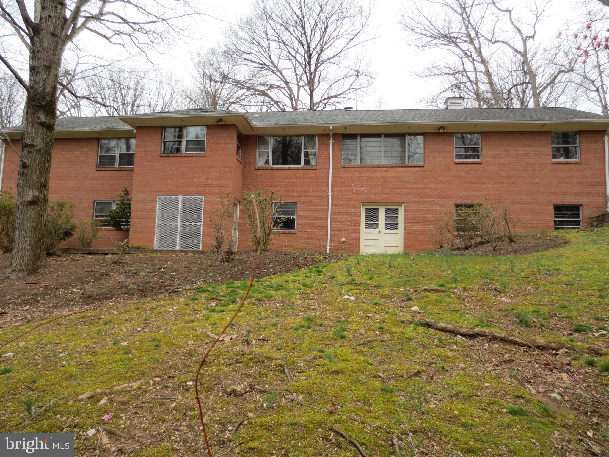 931 Saigon Road McLean, VA 22102 - Photo 7 of 9 Exterior (Rear)