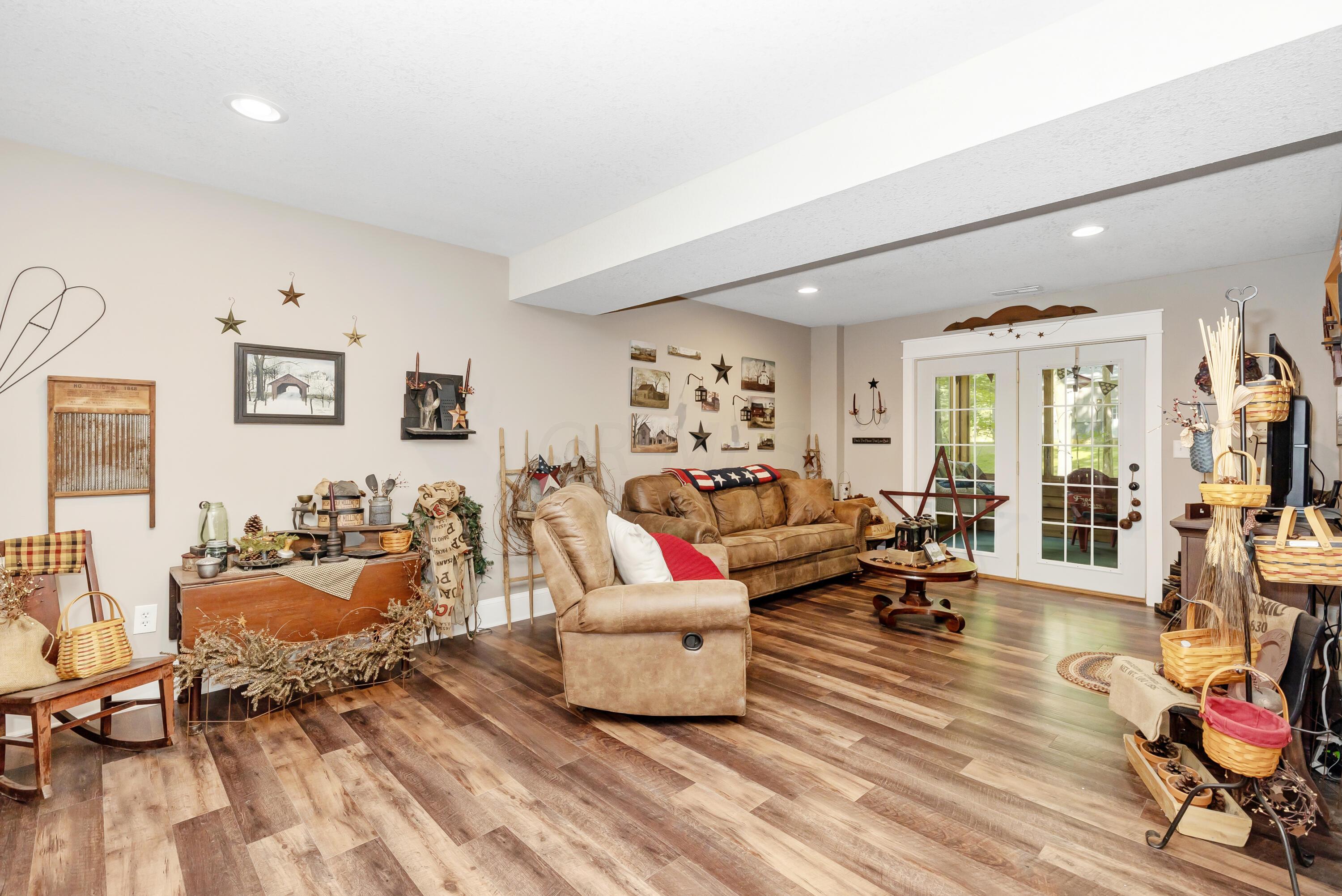 5173 Pleasant Chapel Road Southeast Newark, OH 43056 - Photo 46 of 118 44-FamilyRoom