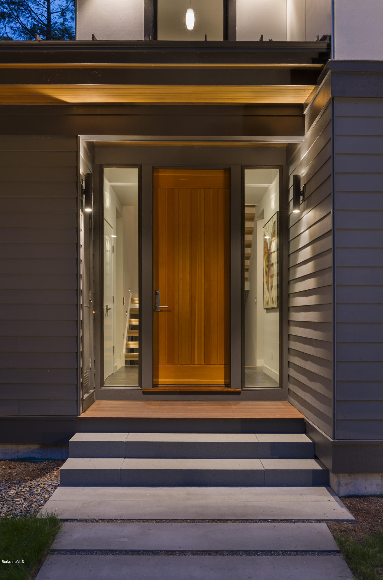 CUSTOM DOOR ENTRY