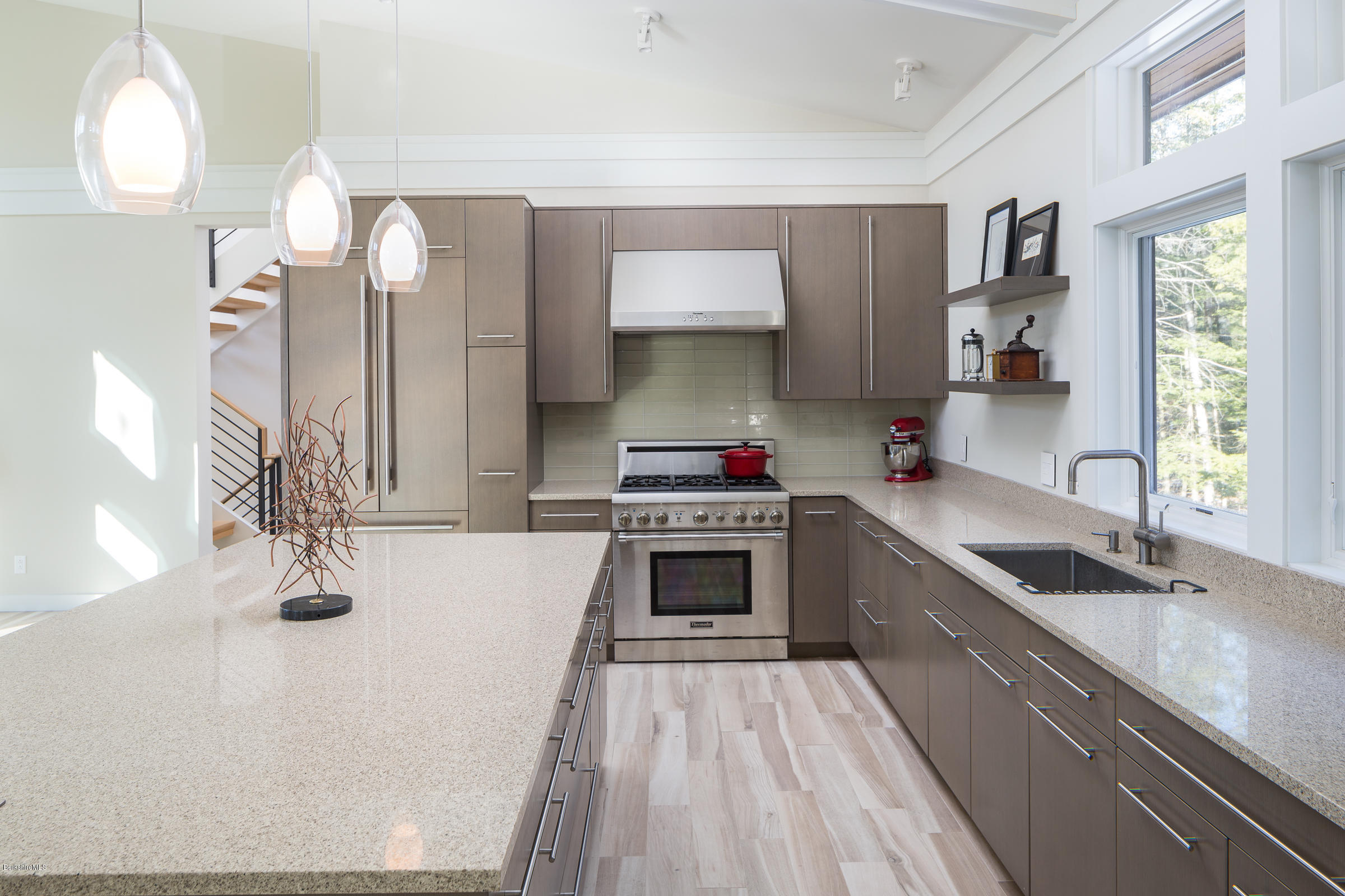 CUSTOM KITCHEN