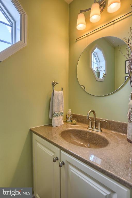 740 Wallingford Road Lititz, PA 17543 - Photo 3 of 38