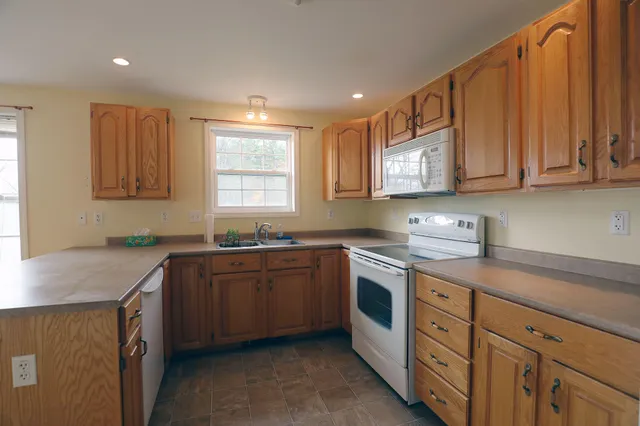 $395,000 | 283 Church Road, Readfield, ME 04355