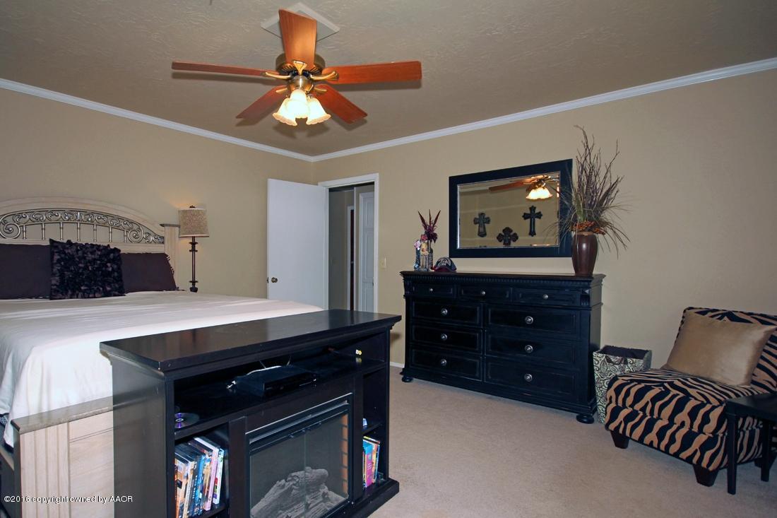 4213 Farmers Avenue Amarillo, TX 79110 - Photo 12 of 24 a living room with a bed and a dresser