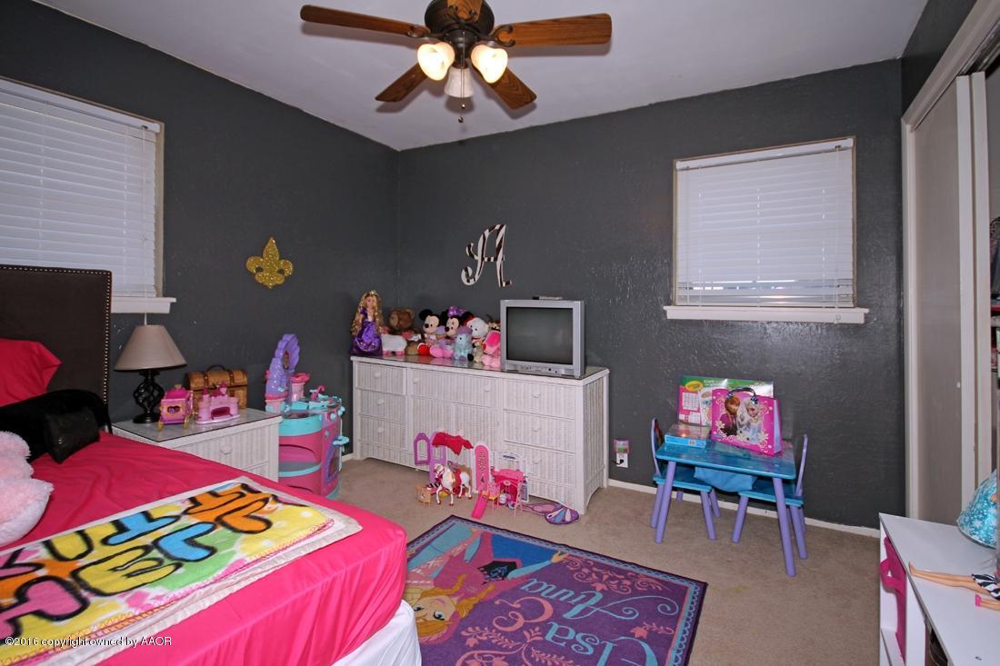 4213 Farmers Avenue Amarillo, TX 79110 - Photo 13 of 24 a living room filled with furniture and a couch