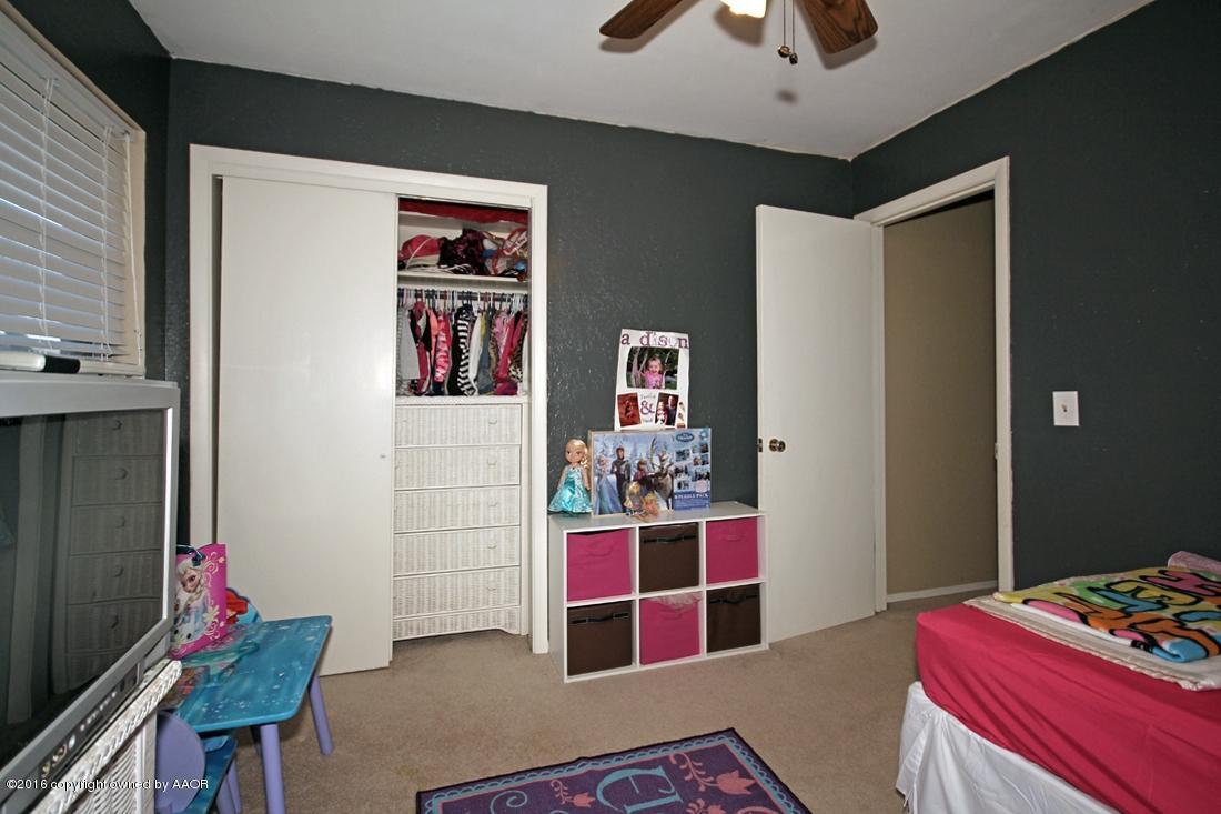 4213 Farmers Avenue Amarillo, TX 79110 - Photo 14 of 24 a living room with furniture and a flat screen tv