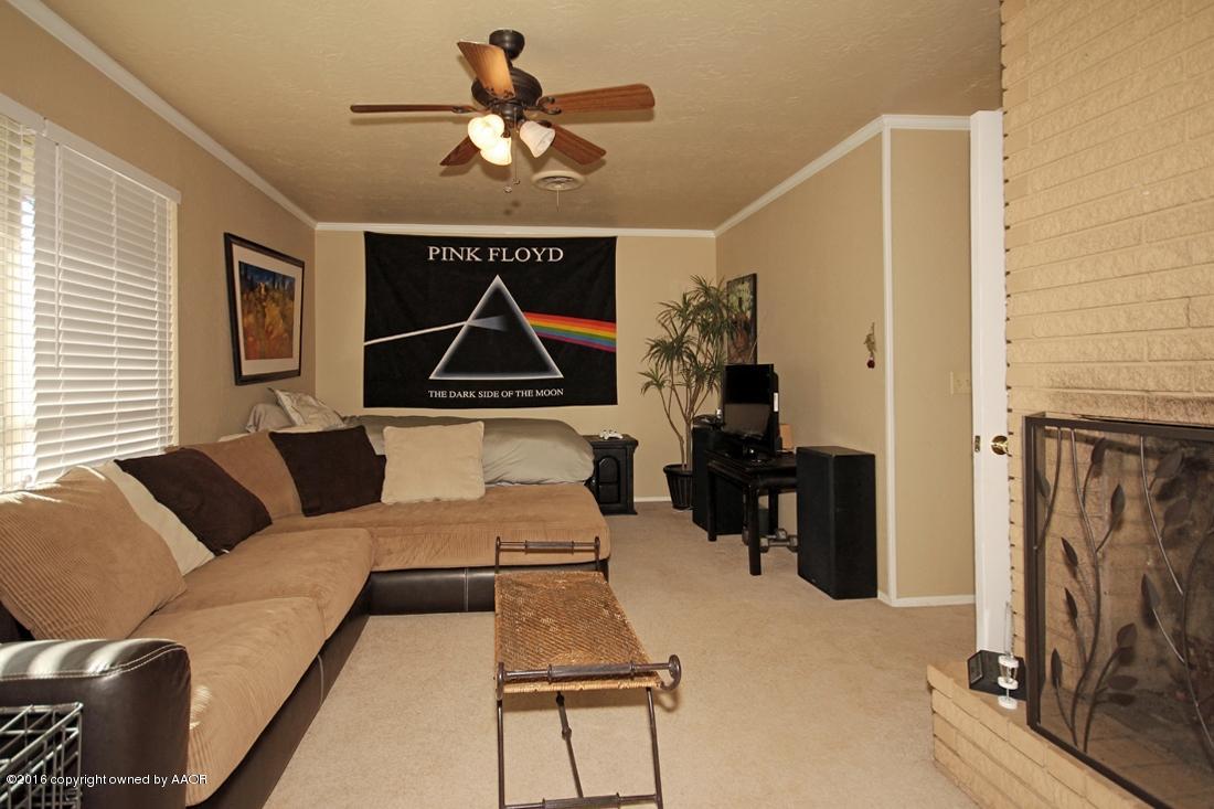 4213 Farmers Avenue Amarillo, TX 79110 - Photo 16 of 24 a living room with furniture and a flat screen tv