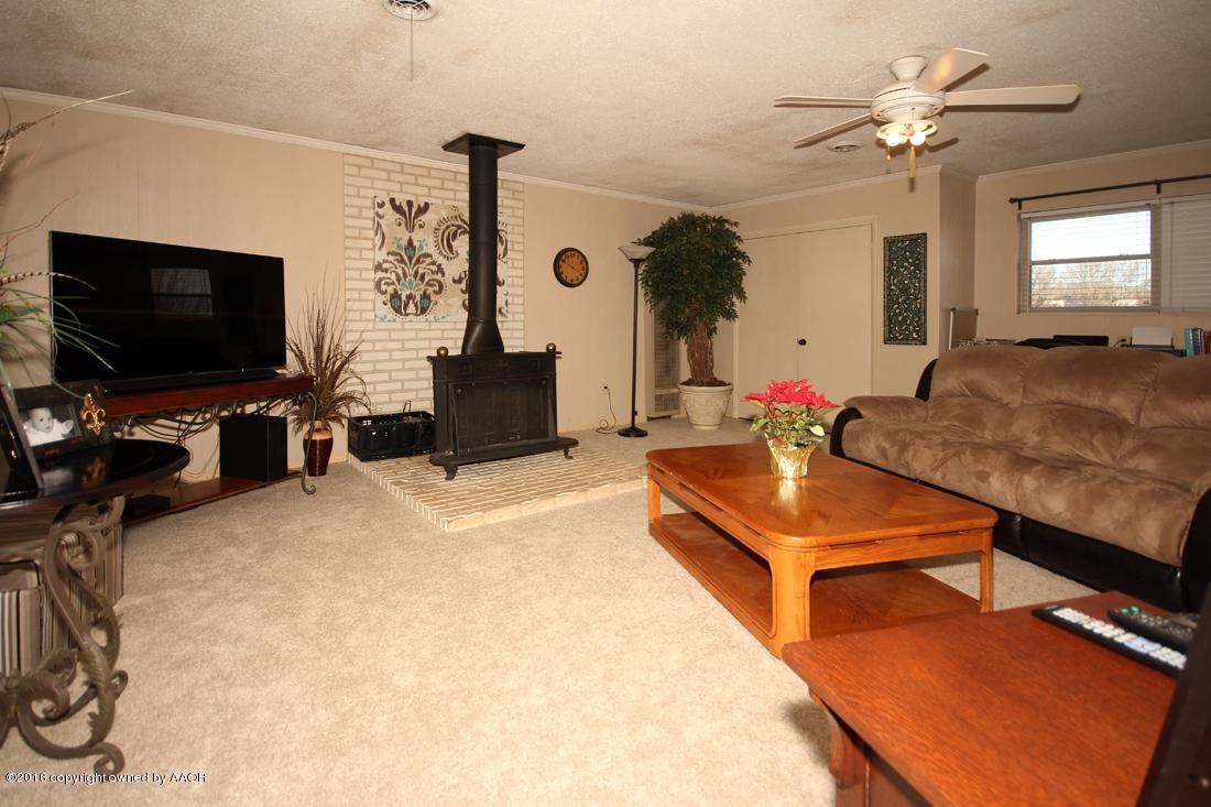 4213 Farmers Avenue Amarillo, TX 79110 - Photo 4 of 24 a living room with furniture and a flat screen tv
