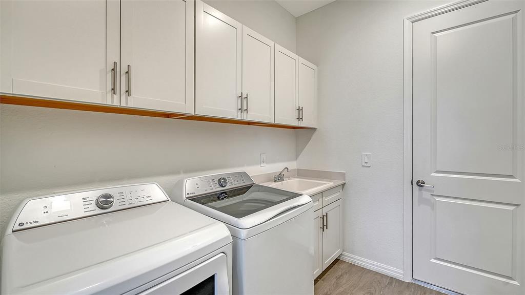 17160 Albatross Road Venice, FL 34293 - Photo 34 of 91 a utility room with dryer and washer