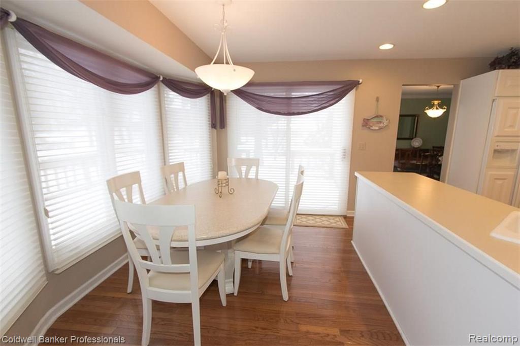 36874 Chesapeake Road Farmington Hills, MI 48335 - Photo 17 of 46