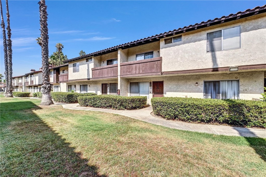 1077 South Santo Antonio Drive, Unit 39 Colton, CA 92324 - Photo 1 of 29