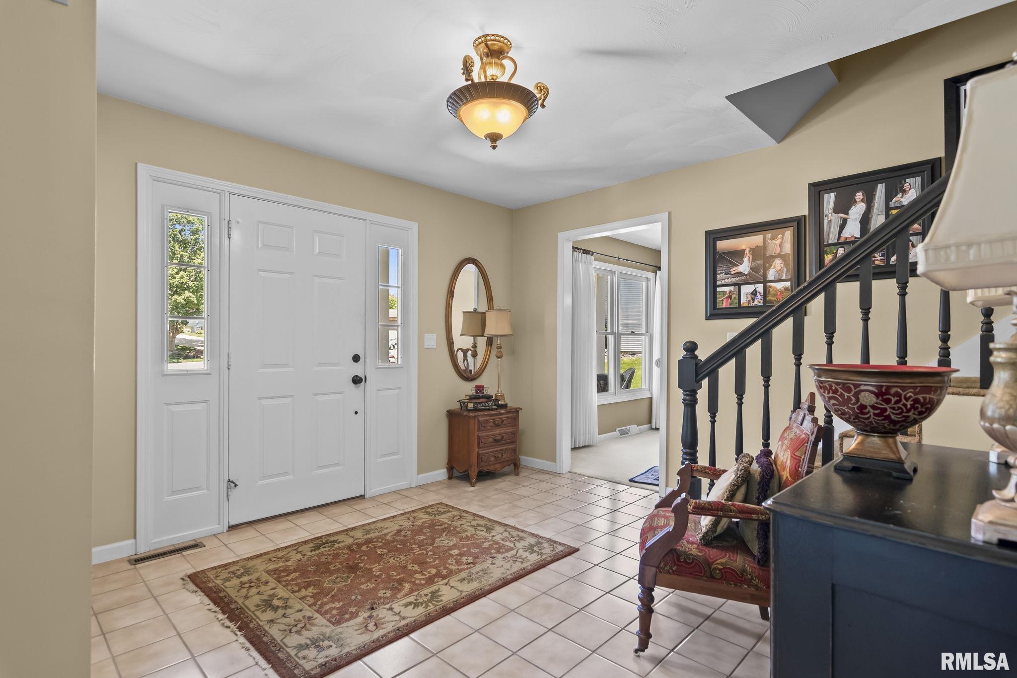 2716 Meadow Pointe Drive Springfield, IL 62702 - Photo 4 of 63