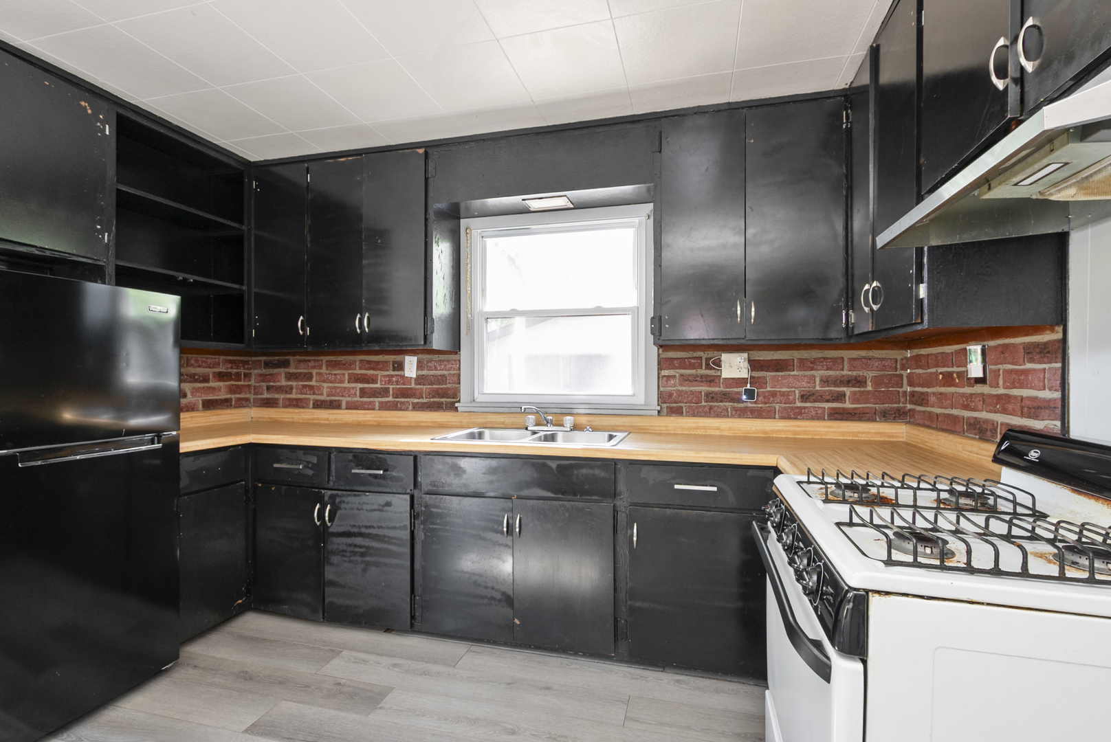 2116 Hanover Avenue Joliet, IL 60433 - Photo 6 of 16