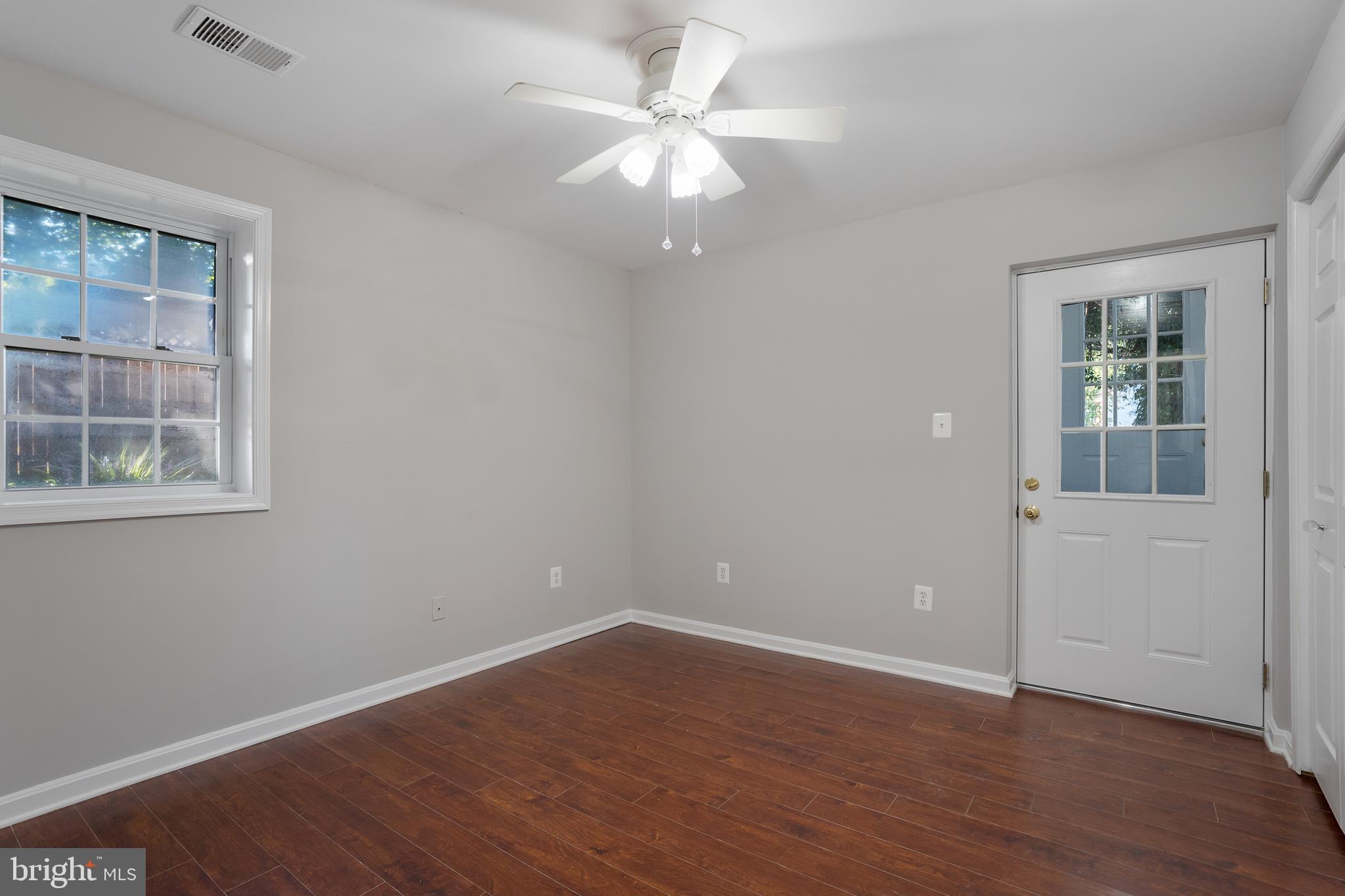 8814 Weems Road Manassas, VA 20110 - Photo 11 of 39 Gallery Image 11