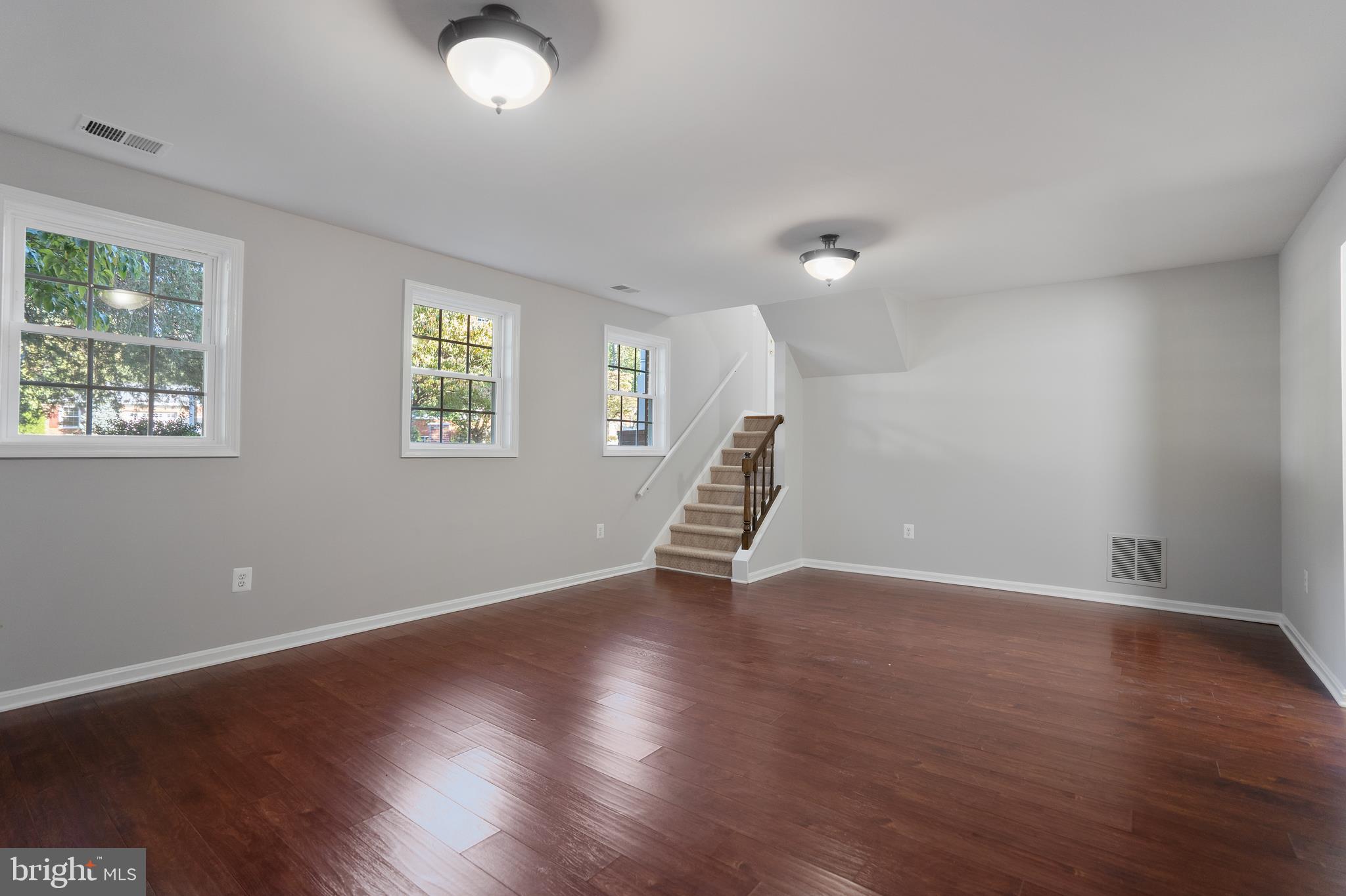 8814 Weems Road Manassas, VA 20110 - Photo 8 of 39 Gallery Image 8