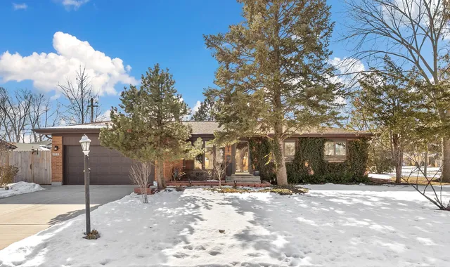 $450,000 | 105 King Lane, Des Plaines, IL 60016