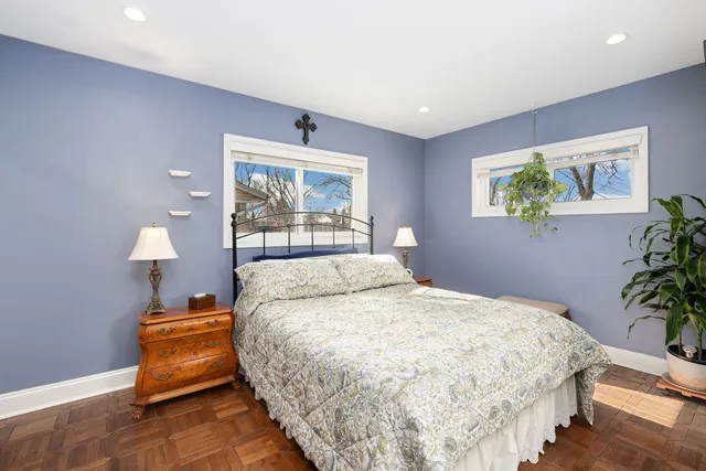 $450,000 | 105 King Lane, Des Plaines, IL 60016