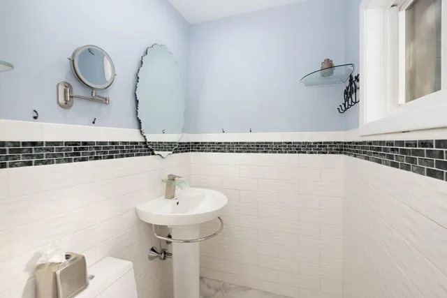 $450,000 | 105 King Lane, Des Plaines, IL 60016