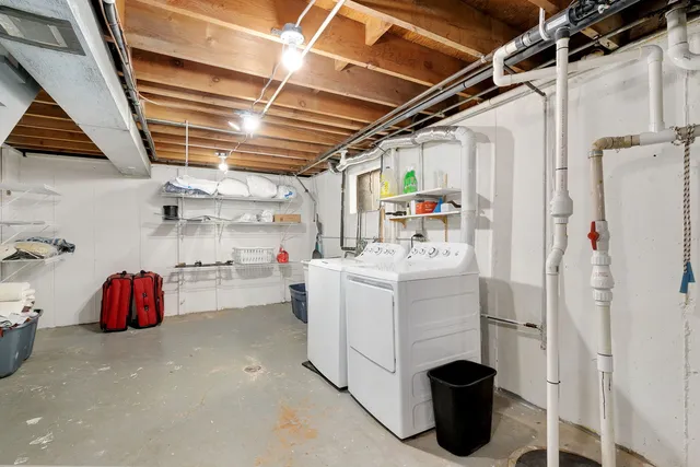 $450,000 | 105 King Lane, Des Plaines, IL 60016