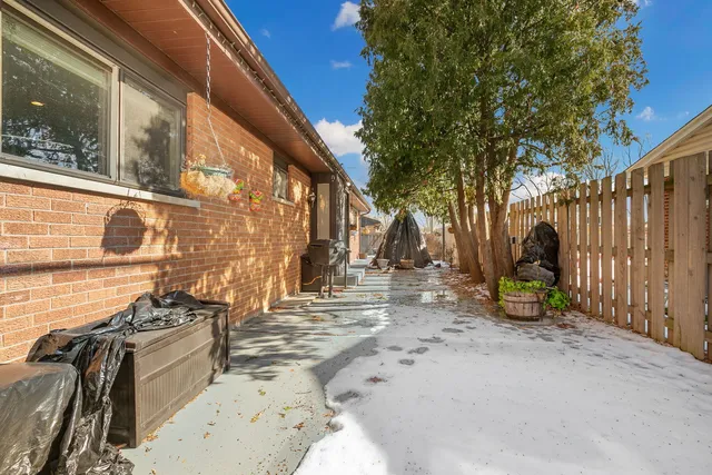 $450,000 | 105 King Lane, Des Plaines, IL 60016