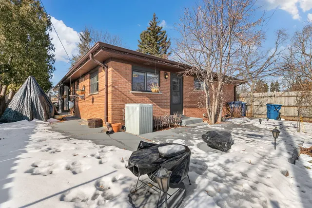 $450,000 | 105 King Lane, Des Plaines, IL 60016