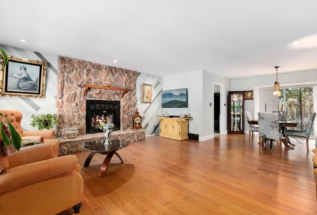 $450,000 | 105 King Lane, Des Plaines, IL 60016